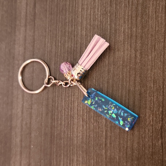 "I" Resin Keychain - Picture 3 of 3